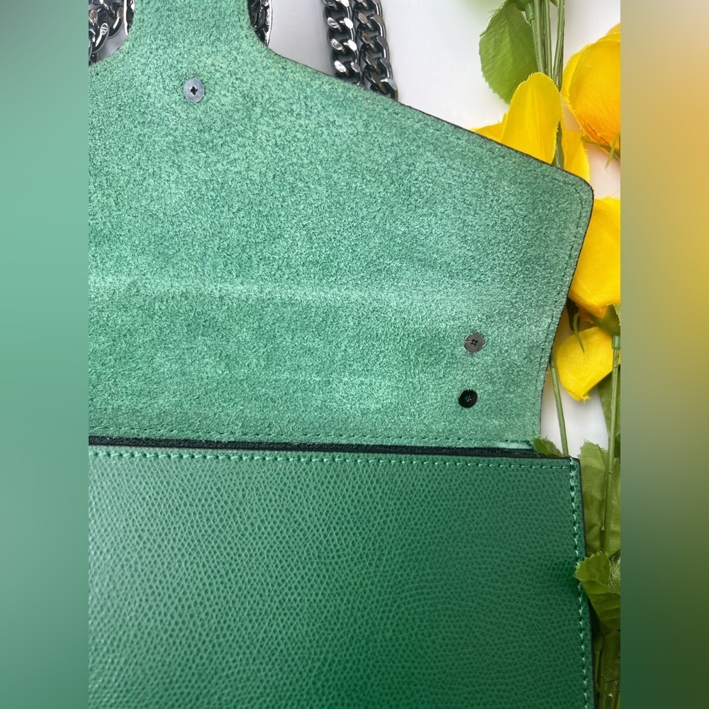 Emerald Green Structured Shoulder Bag with Chain Strap - Picture 4 of 11